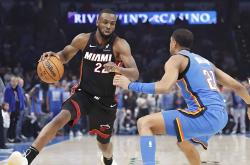 南宫28-转折点迈阿密热火强势反弹，NBA总决赛今晚攻防权衡，目标明确，轮换策略成焦点-南宫28