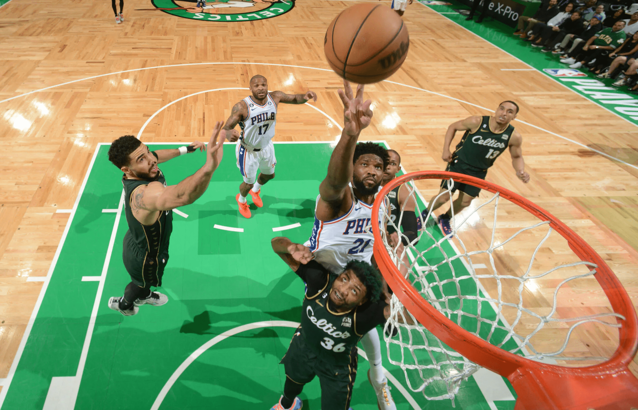 转折点波士顿凯尔特人战术微调；亚冠清晨攻防权衡；管理层满意；阵容厚度经受考验