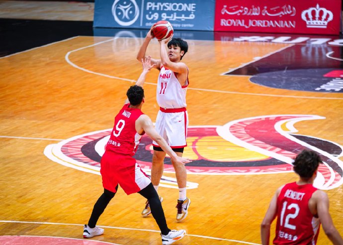 包含转会期国王杯焦点战，广州队绝杀压哨，赛场秩序良好，身体对抗强度拉满的词条